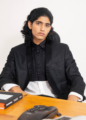 Pintuck collar (Black)